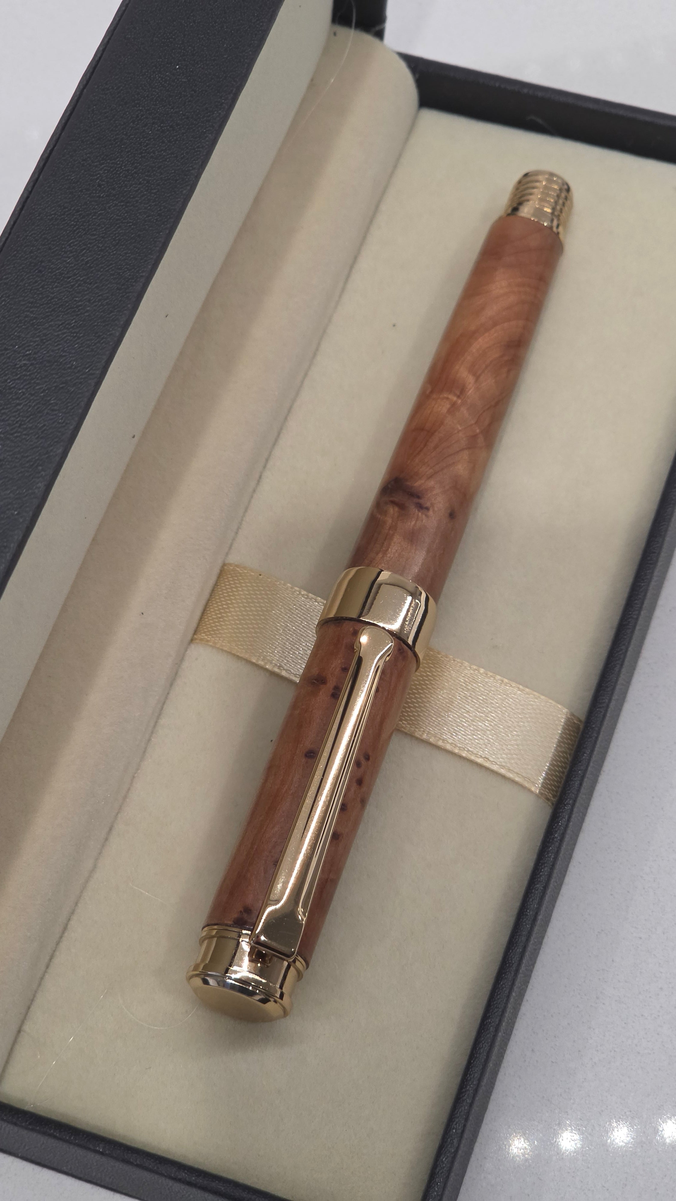 Thuya and Gold plated Fountain Pen. Hand turned wood finished Fountain pen with gold plated fittings and Bi-colour nib