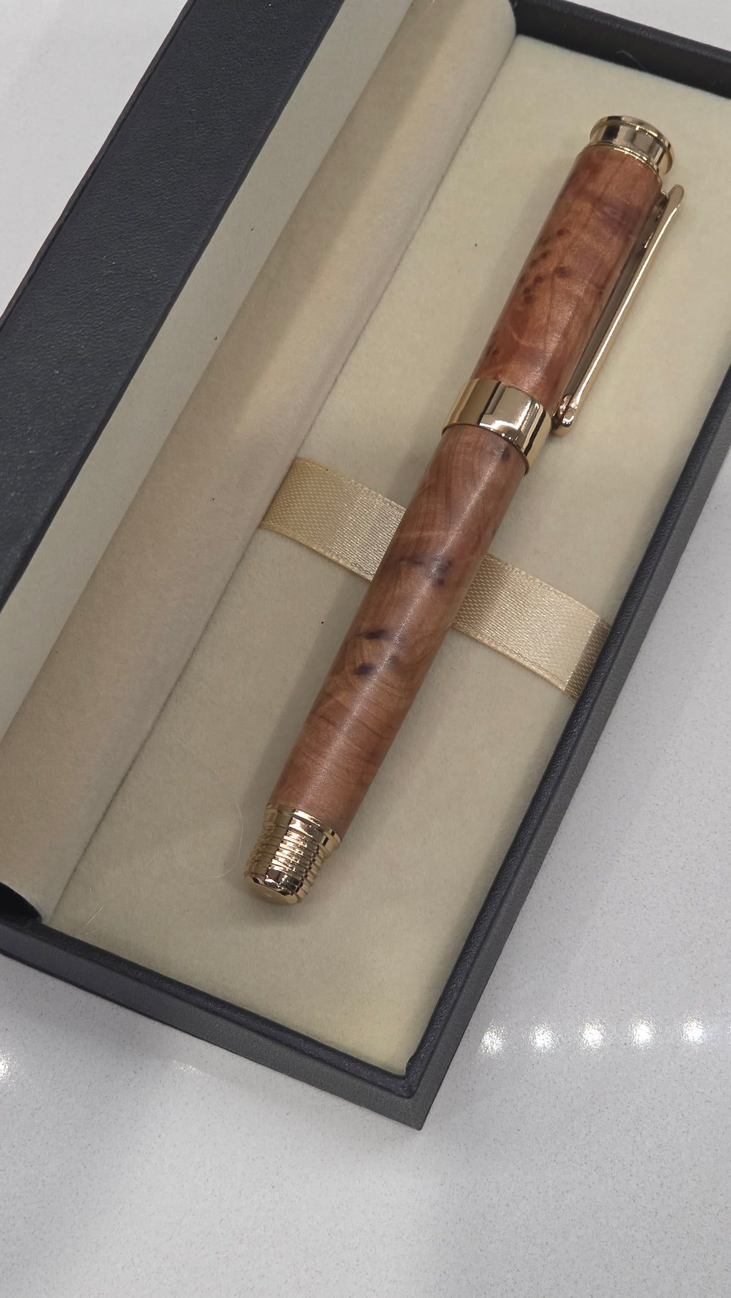 Thuya and Gold plated Fountain Pen. Hand turned wood finished Fountain pen with gold plated fittings and Bi-colour nib