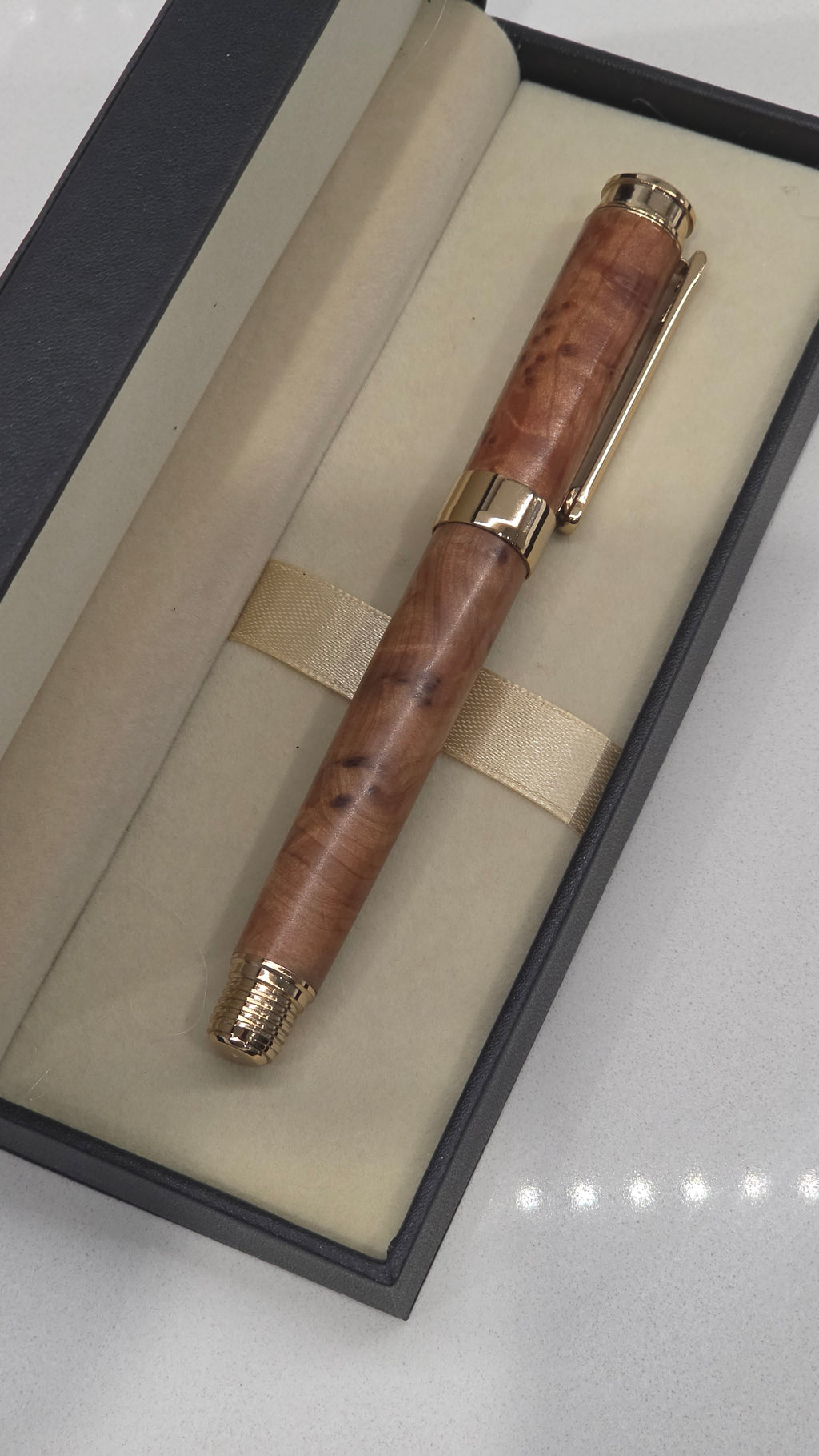 Thuya and Gold plated Fountain Pen. Hand turned wood finished Fountain pen with gold plated fittings and Bi-colour nib